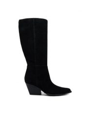 Guess Kozaki Cally FLTCAL SUE11 Czarny. Czarne kozaki damskie Guess, z aplikacjami, ze skóry, bez obcasa, na słupku, bez zapięcia. Za 899.99 zł.