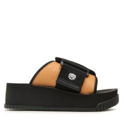 Klapki Shaka. Brązowe klapki damskie Shaka, bez wzorów, bez obcasa, bez zapięcia. Za 479.99 zł.