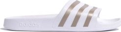 Adidas Klapki unisex Adidas ADILETTE AQUA (EF1730) 39. Klapki damskie Adidas, bez wzorów, sportowe, bez obcasa, bez zapięcia. Za 101.35 zł.