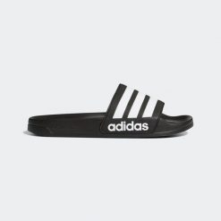Sandały Mężczyzna Adidas Adilette czarny. Białe sandały męskie Adidas, bez wzorów, sportowe, bez zapięcia. Za 200.00 zł.