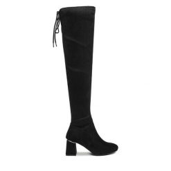 Kozaki DeeZee. Czarne kozaki damskie DeeZee, bez wzorów, bez obcasa, na słupku, bez zapięcia. Za 229.99 zł.