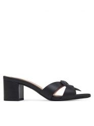 LOVE MOSCHINO Klapki JA28065G1MIA0000 Czarny. Czarne klapki damskie Love Moschino, bez wzorów, ze skóry, bez obcasa, bez zapięcia. Za 1,029.00 zł.