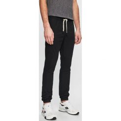 Produkt by Jack & Jones - Spodnie. Czarne spodnie materiałowe męskie PRODUKT by Jack & Jones, bez wzorów, z bawełny. W wyprzedaży za 69.90 zł.
