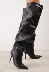 Czarne Wsuwane Kozaki Slouchy za Kolano na Szpilce Monga. Czarne kozaki damskie Renee, bez wzorów, ze szpiczastym noskiem, za kolano, bez obcasa, na obcasie, bez zapięcia. Za 259.99 zł.