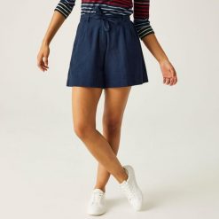 Damskie spodenki Sabela II. Czerwone szorty damskie Regatta, bez wzorów, z bawełny, eleganckie. W wyprzedaży za 163.25 zł.