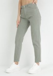 Zielone Jeansy Mom Fit z Wysokim Stanem Marzia. Zielone jeansy damskie Born2be, bez wzorów, z jeansu, klasyczne, z podwyższonym stanem. Za 59.99 zł.