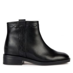 Botki Geox. Czarne botki damskie Geox, bez wzorów, bez obcasa, na płaskiej podeszwie, bez zapięcia. Za 509.99 zł.