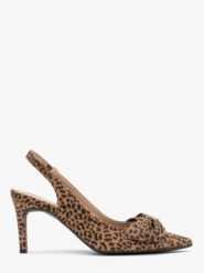Czółenka typu slingback w panterkę z kokardką. Brązowe czółenka damskie Ryłko, bez wzorów, z gumy, bez obcasa, na szpilce, bez zapięcia. W wyprzedaży za 299.99 zł.