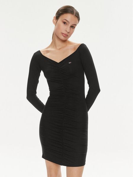 Tommy Jeans Sukienka codzienna DW0DW17939 Czarny Slim Fit. Czarne sukienki damskie Tommy Jeans, na co dzień, s, bez wzorów, z jeansu, bez kołnierzyka, bez ramiączek, proste. Za 209.99 zł.