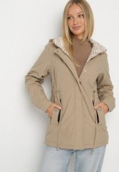 Ciemnobeżowa Kurtka Parka z Kapturem z Ozdobną Wyściółką Tiolara. Brązowe parki damskie Born2be, l, bez wzorów, z jeansu, z kapturem. Za 169.99 zł.