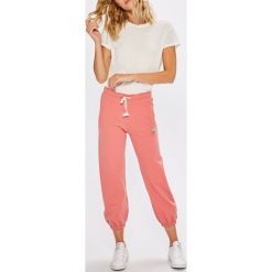 Femi Stories - Spodnie RUMBA. Czerwone spodnie dresowe damskie Femi Stories, bez wzorów, z bawełny. W wyprzedaży za 179.90 zł.
