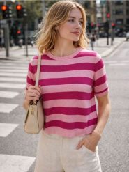 Sweter w paski z wiskozą - różowy. Czerwone swetry nierozpinane damskie Sinsay, l, bez wzorów, z wiskozy, bez kołnierzyka, bez ramiączek. Za 39.99 zł.