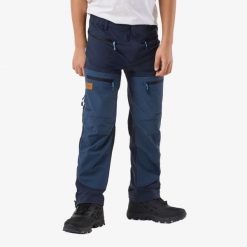 Spodnie outdoor hiking junior Swedemount Lofoten Stretch Pants szybkoschnące. Niebieskie spodnie sportowe damskie SWEDEMOUNT, na lato, bez wzorów, młodzieżowe, outdoorowe. Za 222.00 zł.