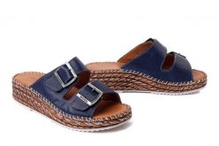 MANITU 900183-05 blau, klapki damskie. Niebieskie klapki damskie Manitu, na lato, bez wzorów, ze skóry, bez obcasa, bez zapięcia. Za 229.42 zł.