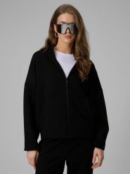 Bluza dresowa regular z kapturem damska 4F 4FRSS26TSWSF2994. Czarne bluzy damskie 4F, l, bez wzorów, z dresówki, klasyczne, bez ramiączek, z kapturem. Za 199.99 zł.