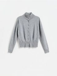 Wełniany sweter z domieszką kaszmiru - szary. Szare swetry nierozpinane damskie Reserved, l, bez wzorów, z dzianiny, bez kołnierzyka, bez ramiączek. Za 199.99 zł.