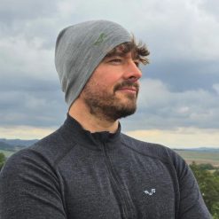 Czapka Unisex (100% wełny Merino). Szare czapki męskie WOOLONA, bez wzorów, z wełny. W wyprzedaży za 99.00 zł.