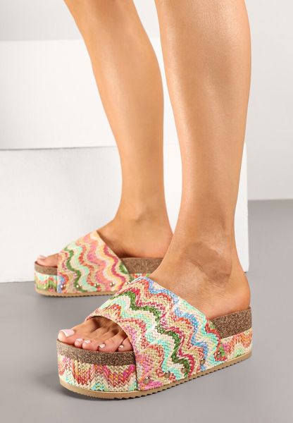 Różowo-Zielone Klapki na Platformie z Plecioną Rafią w Geometryczny Wzór Ciarilane. Czerwone klapki damskie Renee, na wiosnę, bez wzorów, z jeansu, wakacyjne, bez obcasa, na platformie, bez zapięcia. Za 89.99 zł.