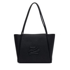 Torebka KARL LAGERFELD. Czarne shopperki damskie KARL LAGERFELD, bez wzorów, bez dodatków. Za 1,299.00 zł.