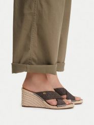 MICHAEL Michael Kors Klapki Kenzie 40R6KZMS1B Brązowy. Brązowe klapki damskie MICHAEL Michael Kors, bez wzorów, ze skóry, bez obcasa, bez zapięcia. Za 381.99 zł.