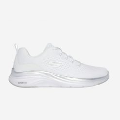Sneakersy damskie Skechers Vapor Foam. Białe obuwie sportowe damskie Skechers, bez wzorów, bez zapięcia. Za 229.99 zł.