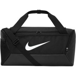 Torba sportowa unisex Nike Brasilia 95. Czarne torby sportowe męskie Nike, bez wzorów, z materiału. Za 149.99 zł.