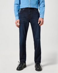 WRANGLER MĘSKIE SPODNIE JEANSOWE GREENSBORO DEEP BLUE BLACK 112355019 W15Q017421. Czarne jeansy męskie Wrangler, z jeansu. Za 209.99 zł.
