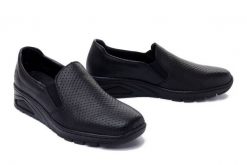RIEKER N3363-01 black, półbuty damskie. Czarne półbuty damskie Rieker, bez wzorów, bez obcasa, bez zapięcia. Za 299.90 zł.