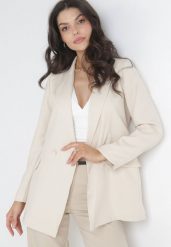 Jasnobeżowa Marynarka Dwurzędowa Mangane. Brązowe marynarki i żakiety damskie Born2be, bez wzorów, eleganckie, bez kołnierzyka, bez ramiączek. Za 139.99 zł.