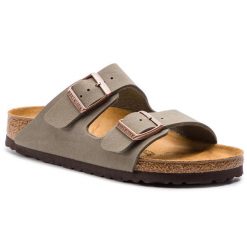 Klapki Birkenstock. Szare klapki damskie Birkenstock, bez wzorów, bez obcasa, bez zapięcia. Za 449.99 zł.