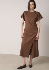 Brązowa Sukienka o Rozkloszowanym Kroju z Marszczeniem i Rozcięciem Zinnariae. Brązowe sukienki damskie Born2be, na co dzień, m, bez wzorów, z jeansu, bez kołnierzyka, bez ramiączek, maxi, rozkloszowane. Za 84.99 zł.