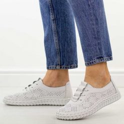 Białe ażurowane skórzane półbuty damskie T.Sokolski w26-47. Białe półbuty damskie Sokolski, na jesień, bez wzorów, z jeansu, klasyczne, bez obcasa, na płaskiej podeszwie, bez zapięcia. Za 259.00 zł.