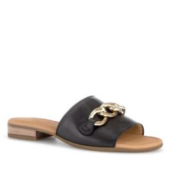 Klapki Gabor. Czarne klapki damskie Gabor, bez wzorów, bez obcasa, bez zapięcia. Za 269.99 zł.