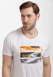 T-shirt z printem T-RELI. Białe t-shirty męskie Volcano, m, bez wzorów, z materiału, bez kołnierzyka, bez ramiączek. Za 69.99 zł.