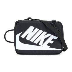 Torba treningowa pudełkowa Nike Small. Czarne torby sportowe męskie Nike, bez wzorów. Za 159.99 zł.