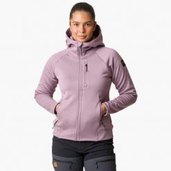Bluza z kapturem Hiking damska Swedemount Lofoten Tech Stretch Hood wodoodporna. Fioletowe bluzy damskie SWEDEMOUNT, bez wzorów, bez ramiączek, z kapturem. Za 329.99 zł.