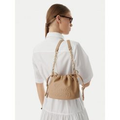 Torebka LOVE MOSCHINO. Czarne torebki do ręki damskie Love Moschino, bez wzorów, bez dodatków. Za 789.99 zł.