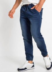 Joggery jeansowe z gumką w talii o kroju regular fit, prosta nogawka. Niebieskie jeansy męskie bonprix, z dresówki. Za 159.99 zł.