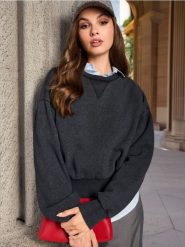 Bluza - czarny. Czarne bluzy damskie Sinsay, l, bez wzorów, bez ramiączek, bez kaptura. Za 39.99 zł.