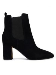 Guess Botki FLFFIE SUE10 Czarny. Czarne botki damskie Guess, z aplikacjami, ze skóry, bez obcasa, na słupku, bez zapięcia. Za 674.99 zł.