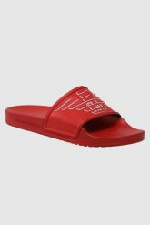 EMPORIO ARMANI Klapki czerwone z logo. Czerwone klapki damskie Emporio Armani, bez wzorów, bez obcasa, bez zapięcia. W wyprzedaży za 229.99 zł.