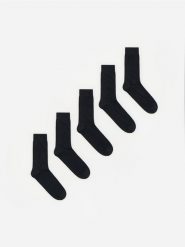 5 pack długich skarpet - czarny. Czarne skarpety męskie Reserved, bez wzorów. Za 49.99 zł.