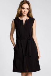 Elegancka sukienka trapezowa bez rękawów z paskiem w talii czarna. Czarne sukienki damskie Sukienki.shop, do pracy, l, bez wzorów, z elastanu, biznesowe, bez kołnierzyka, bez ramiączek, midi, plisowane. W wyprzedaży za 174.00 zł.