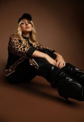 Czarny Komplet Dresowy z Panterkowymi Wstawkami Bluza i Spodnie Wide Leg Redrie. Czarne bluzy damskie Renee, l, z aplikacjami, z dresówki, bez ramiączek, bez kaptura. Za 79.99 zł.