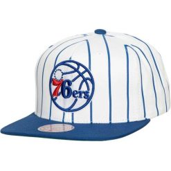 Mitchell & Ness Czapka NBA Snapback Brooklyn NY biała/niebieska. Niebieskie czapki damskie Mitchell & Ness, bez wzorów. Za 171.99 zł.