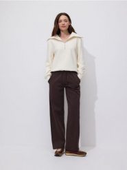 Bluza z wysoką stójką - kremowy. Białe bluzy damskie Reserved, l, bez wzorów, z bawełny, bez ramiączek, bez kaptura. Za 119.99 zł.