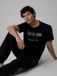 4F T-shirt regular z nadrukiem męski - czarny S. Czarne koszulki sportowe męskie 4F, m, bez wzorów, z bawełny, bez ramiączek. Za 69.99 zł.