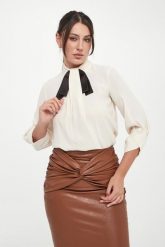 Koszula damska z krepy ELISABETTA FRANCHI. Koszule damskie Elisabetta Franchi, bez wzorów, bez kołnierzyka, bez ramiączek. Za 1,369.00 zł.