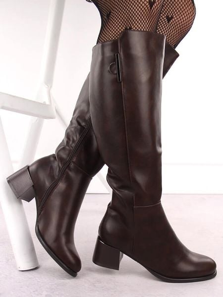 Kozaki damskie na obcasie ocieplane brązowe Jezzi MR2481-3. Brązowe kozaki damskie Jezzi, bez wzorów, ze skóry ekologicznej, bez obcasa, na obcasie, bez zapięcia. Za 167.99 zł.