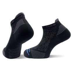Skarpety do biegania Teko ecoRUN Low Cut Light Half Cushion 2.0. Czarne skarpetki damskie TEKO, bez wzorów. Za 35.00 zł.